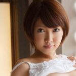 服・ブラからこぼれた採れたてのおっぱい画像